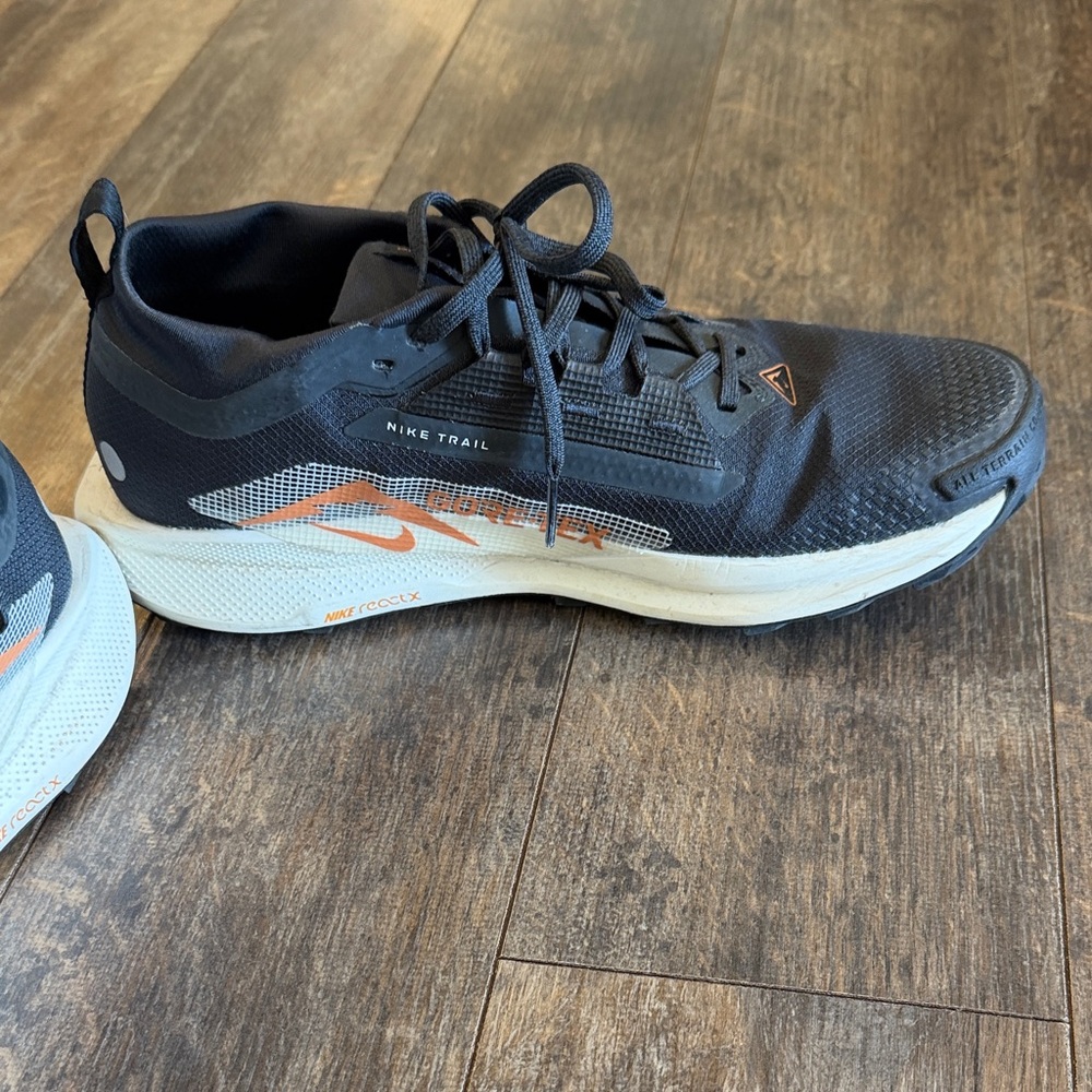 Nike  Trail Gor-Tex Men's Navy and White Sneakers - Picture 5 of 11